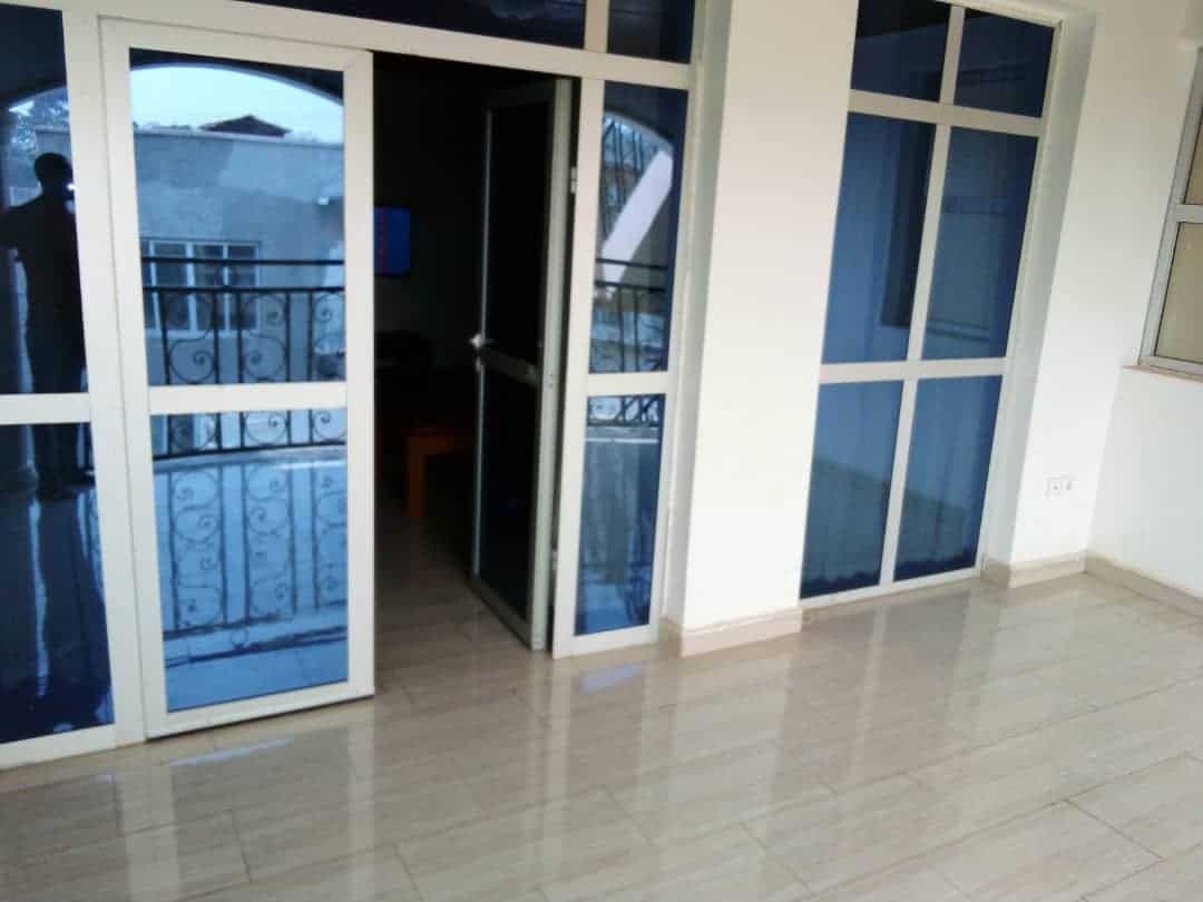 Appartement à louer - Yaoundé, Bastos, GOLF - 1 salon(s), 3 chambre(s), 2 salle(s) de bains - 600 000 FCFA / mois