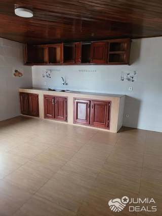 Apartment to rent - Yaoundé, Bastos, GOLF - 1 living room(s), 3 bedroom(s), 2 bathroom(s) - 600 000 FCFA / month