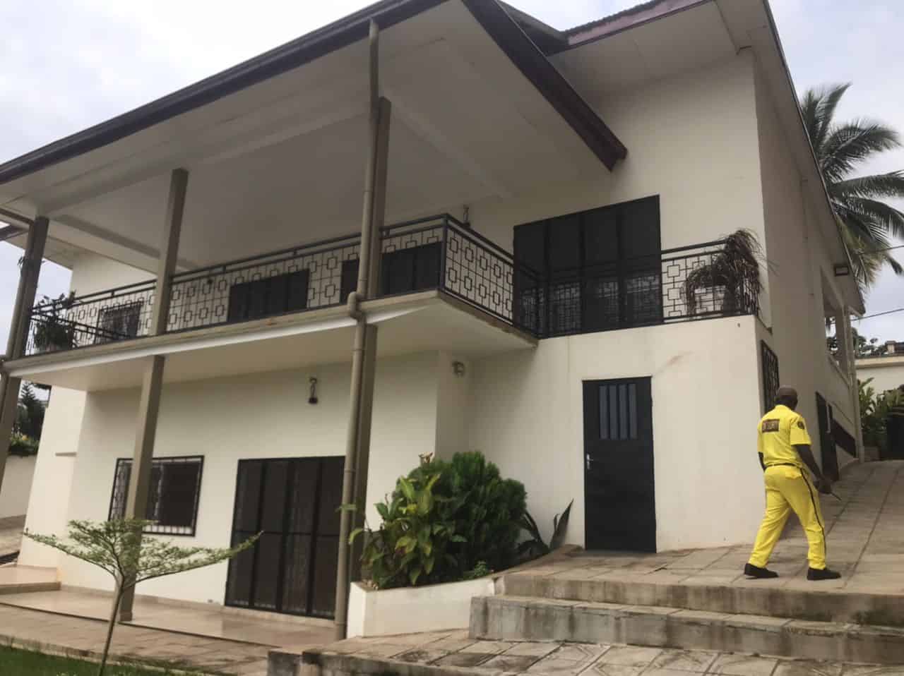House (Duplex) to rent - Yaoundé, Bastos, Bastos duplex - 1 living room(s), 4 bedroom(s), 4 bathroom(s) - 2 000 000 FCFA / month