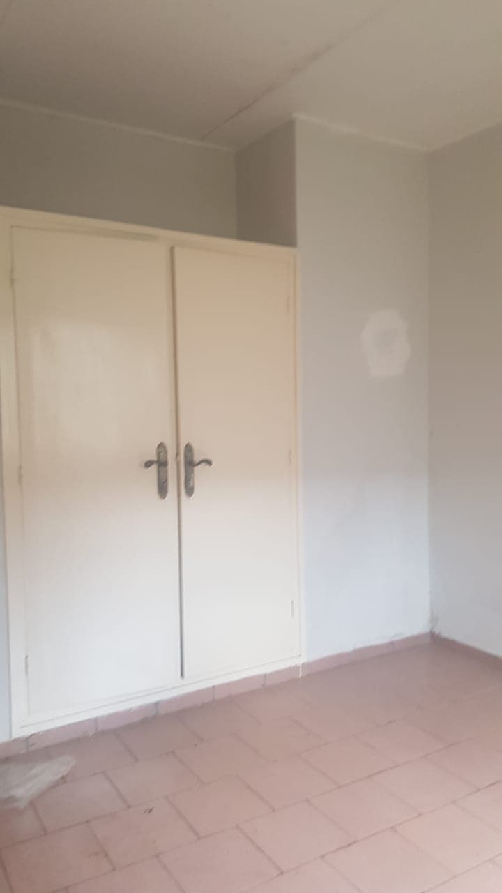 Maison (Villa) à louer - Yaoundé, Bastos, Bastos - 1 salon(s), 3 chambre(s), 2 salle(s) de bains - 600 000 FCFA / mois