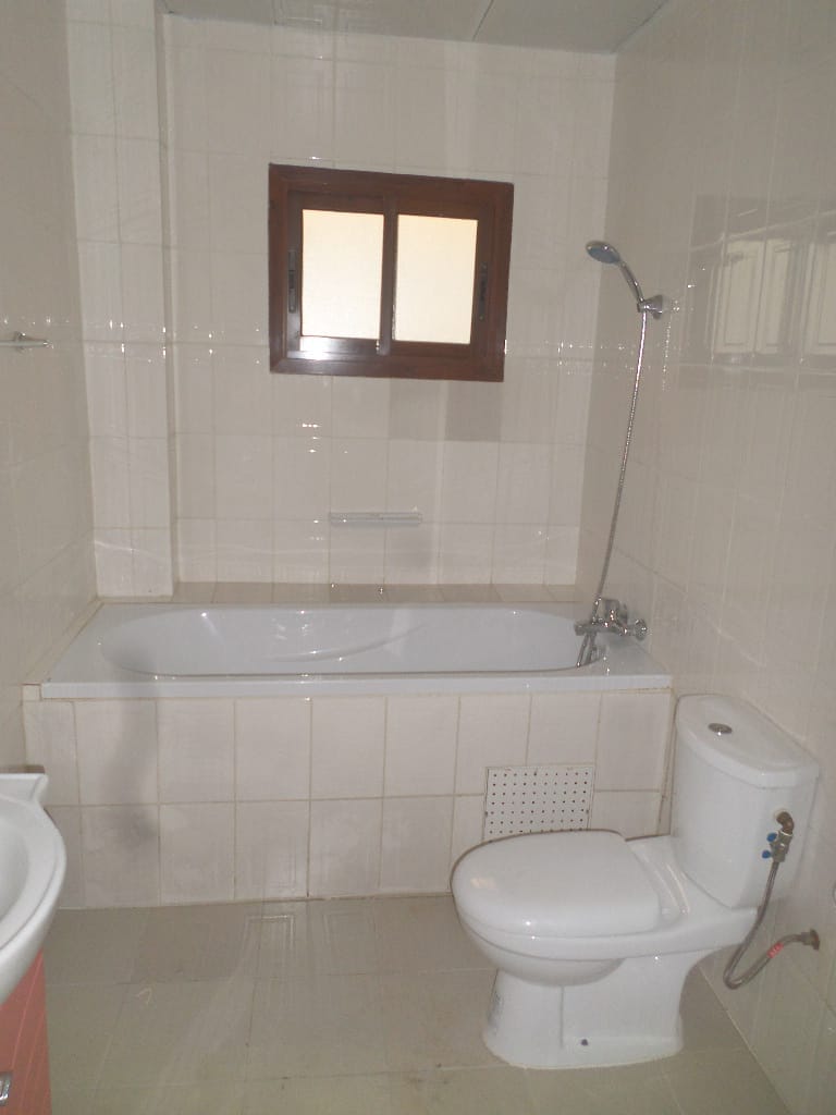 Appartement à louer - Yaoundé, Bastos, Bastos - 1 salon(s), 3 chambre(s), 4 salle(s) de bains - 900 000 FCFA / mois