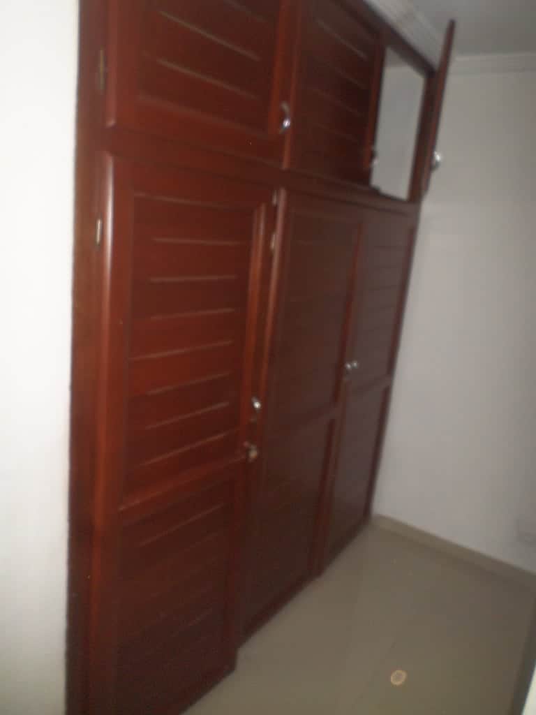 Appartement à louer - Yaoundé, Bastos, Bastos - 1 salon(s), 3 chambre(s), 4 salle(s) de bains - 900 000 FCFA / mois