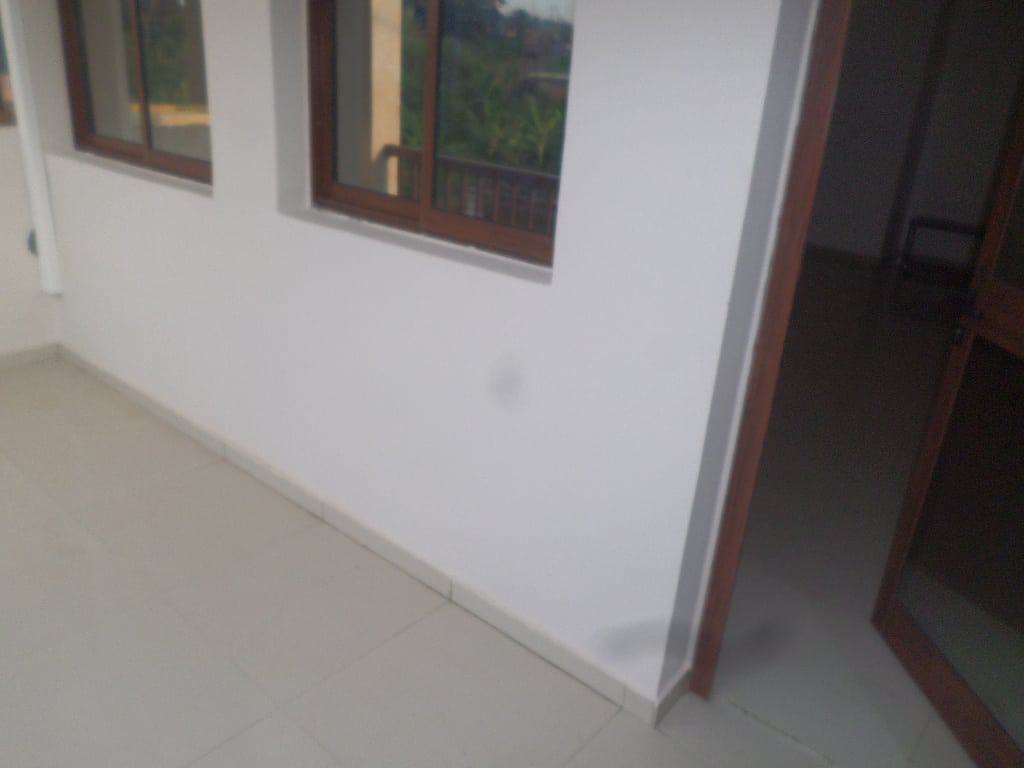 Appartement à louer - Yaoundé, Bastos, Bastos - 1 salon(s), 3 chambre(s), 4 salle(s) de bains - 900 000 FCFA / mois