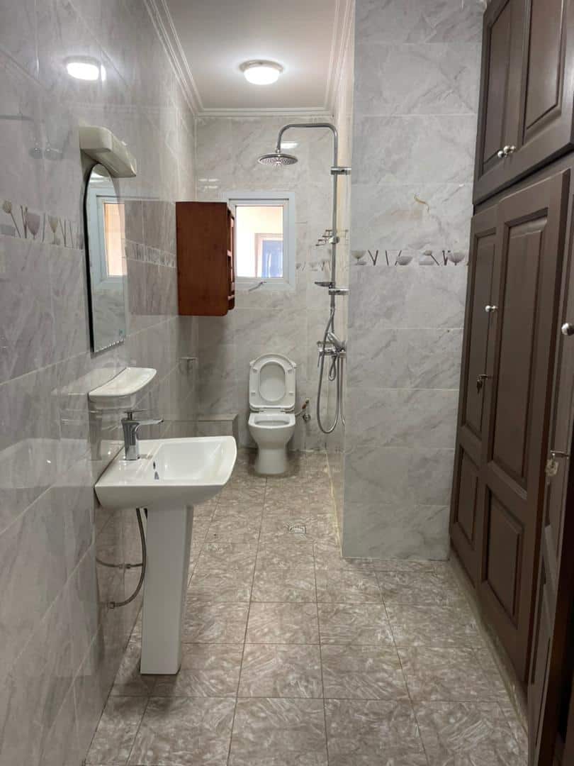 Appartement à louer - Yaoundé, Bastos, Bastos centre - 1 salon(s), 2 chambre(s), 2 salle(s) de bains - 450 000 FCFA / mois