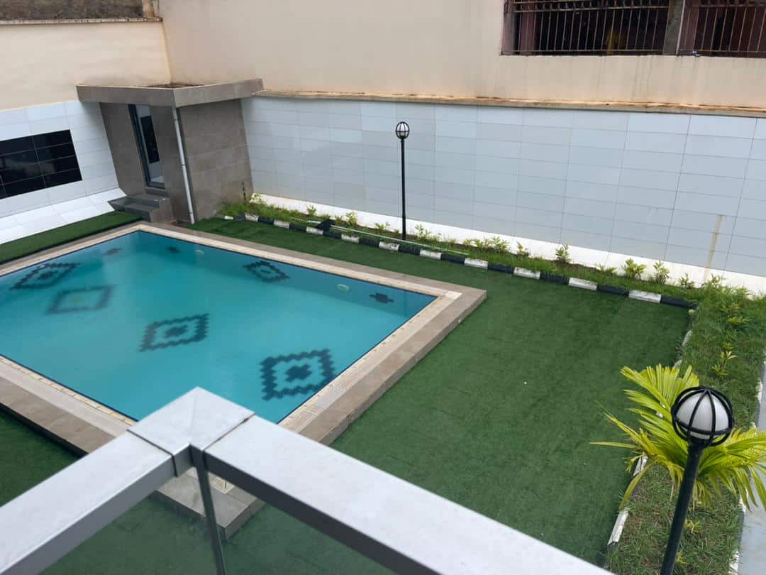 Appartement à louer - Yaoundé, Bastos, GOLF - 1 salon(s), 3 chambre(s), 4 salle(s) de bains - 2 000 000 FCFA / mois