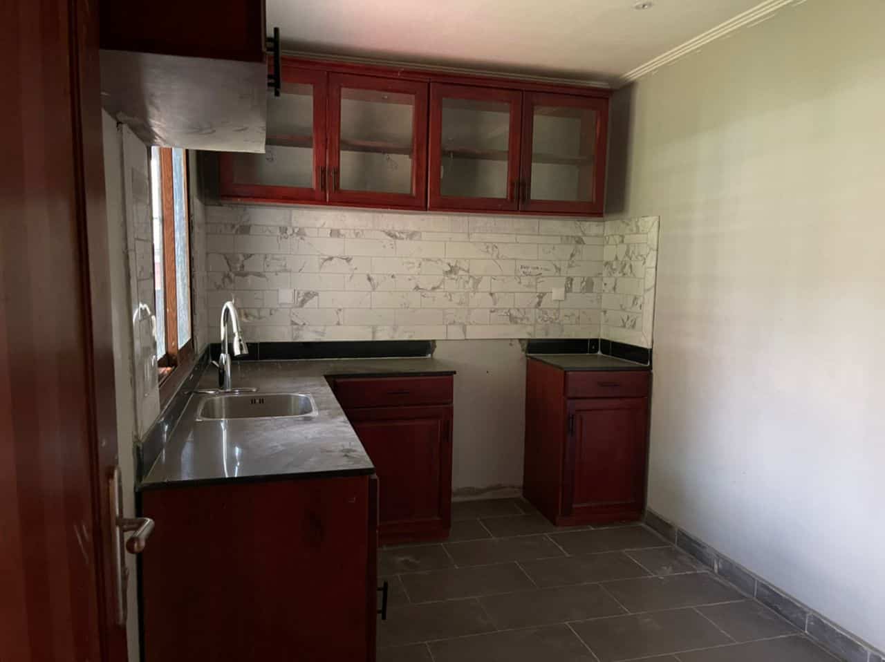 Apartment to rent - Yaoundé, Bastos, Bastos centre - 2 living room(s), 3 bedroom(s), 3 bathroom(s) - 1 200 000 FCFA / month