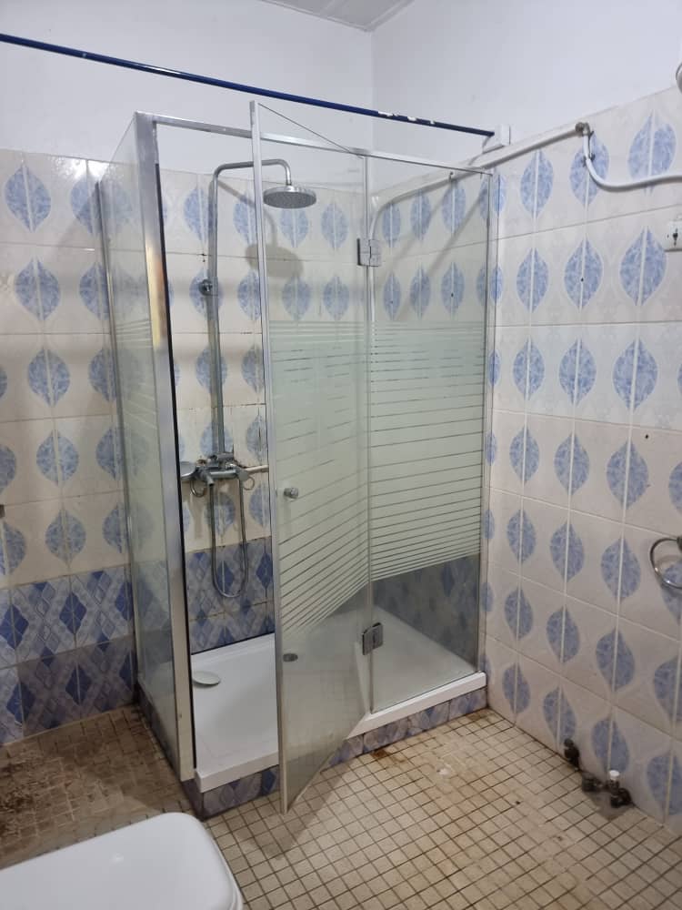 Apartment to rent - Yaoundé, Bastos, Bastos - 2 living room(s), 4 bedroom(s), 5 bathroom(s) - 1 300 000 FCFA / month