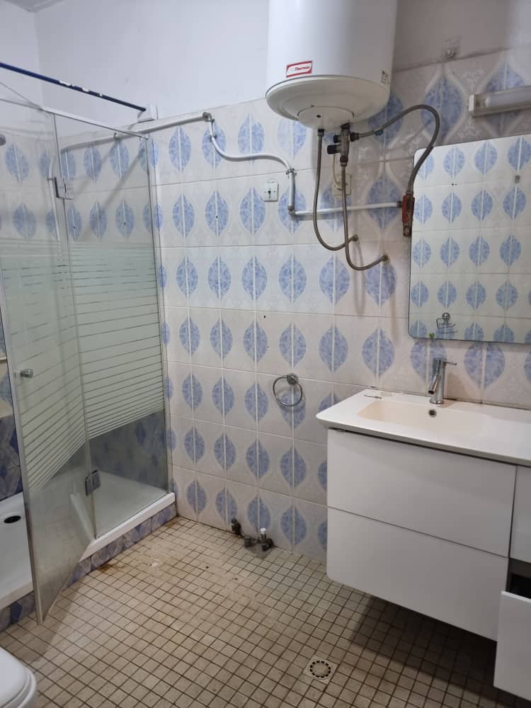 Bureau à louer à Yaoundé, Bastos, Bastos - 1000 m2 - 1 300 000 FCFA