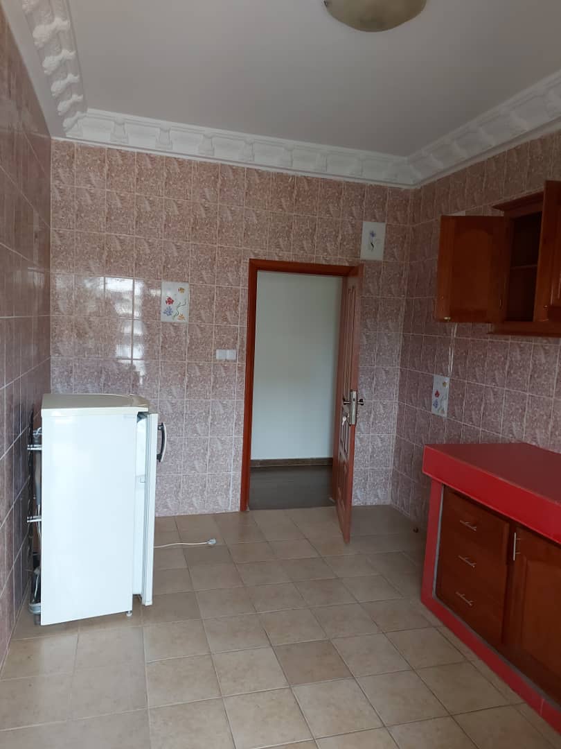 Apartment to rent - Yaoundé, Bastos, Bastos - 1 living room(s), 3 bedroom(s), 3 bathroom(s) - 900 000 FCFA / month