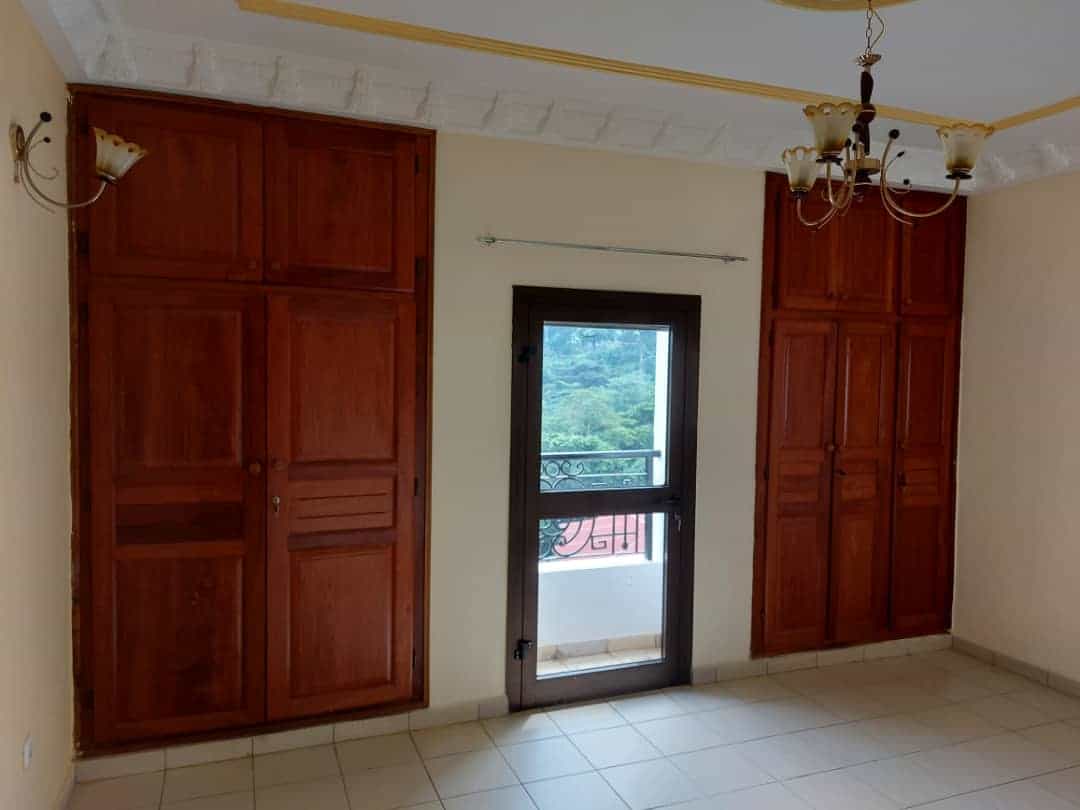 Apartment to rent - Yaoundé, Bastos, Bastos - 1 living room(s), 3 bedroom(s), 3 bathroom(s) - 900 000 FCFA / month