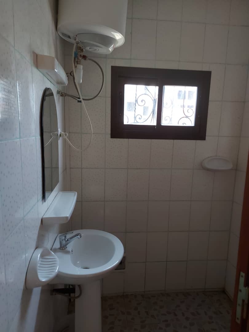 Apartment to rent - Yaoundé, Bastos, Bastos - 1 living room(s), 3 bedroom(s), 3 bathroom(s) - 900 000 FCFA / month