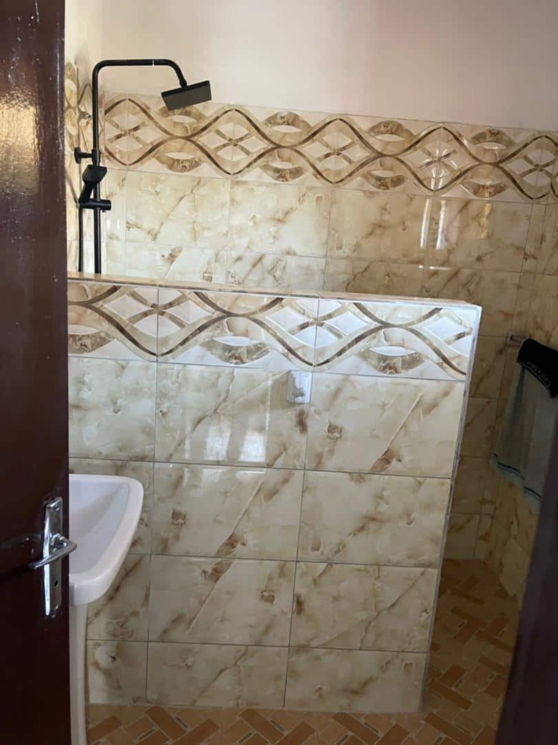 Maison (Villa) à louer - Yaoundé, Bastos, Bastos centre - 1 salon(s), 3 chambre(s), 2 salle(s) de bains - 750 000 FCFA / mois