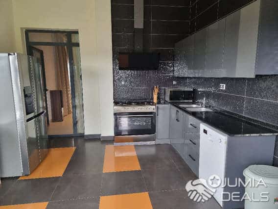 Appartement à louer - Yaoundé, Bastos, GOLF - 2 salon(s), 3 chambre(s), 4 salle(s) de bains - 3 500 000 FCFA / mois