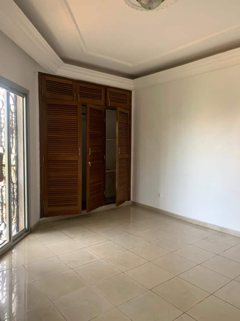 Apartment to rent - Yaoundé, Bastos, Dragage - 1 living room(s), 2 bedroom(s), 3 bathroom(s) - 320 000 FCFA / month