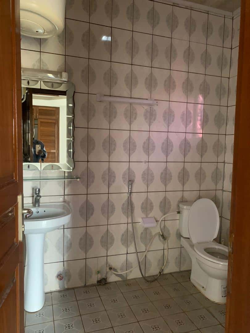 Apartment to rent - Yaoundé, Bastos, Dragage - 1 living room(s), 2 bedroom(s), 3 bathroom(s) - 320 000 FCFA / month