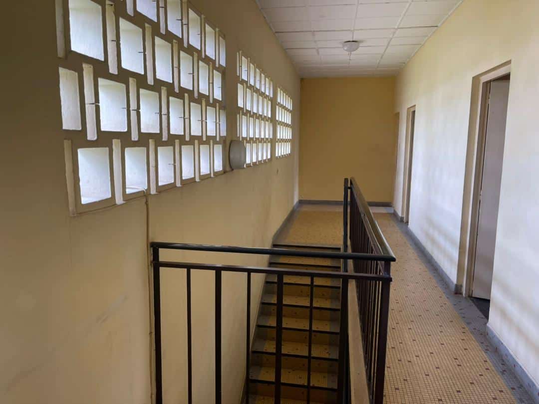 Maison (Duplex) à louer - Yaoundé, Bastos, Bastos centre - 2 salon(s), 4 chambre(s), 4 salle(s) de bains - 2 000 000 FCFA / mois