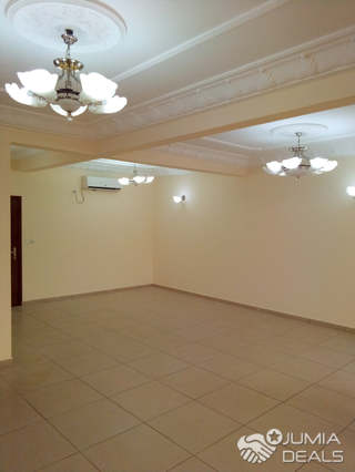 Apartment to rent - Yaoundé, Bastos, Bastos centre - 1 living room(s), 3 bedroom(s), 3 bathroom(s) - 650 000 FCFA / month