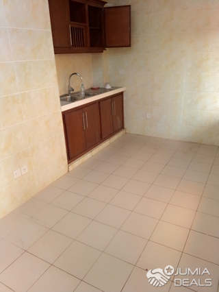 Apartment to rent - Yaoundé, Bastos, Bastos centre - 1 living room(s), 3 bedroom(s), 3 bathroom(s) - 650 000 FCFA / month