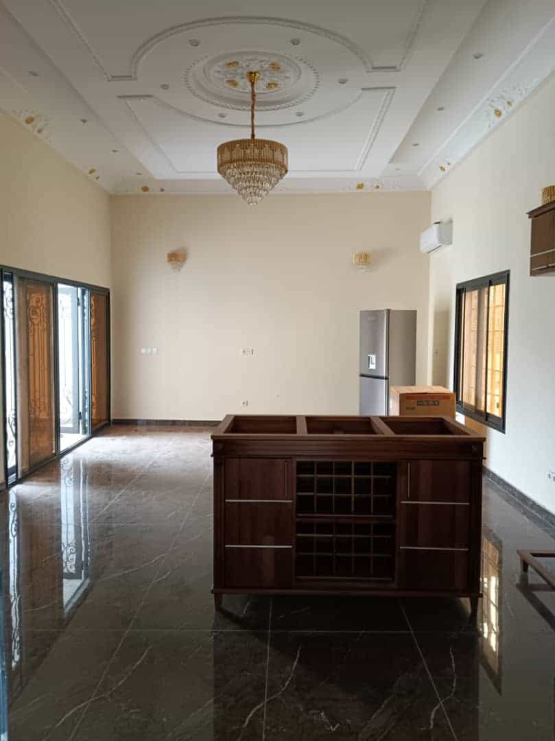 House (Villa) to rent - Yaoundé, Bastos, GOLF - 2 living room(s), 4 bedroom(s), 4 bathroom(s) - 2 000 000 FCFA / month
