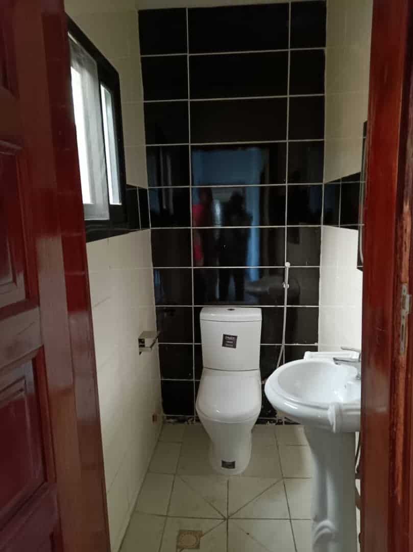 House (Villa) to rent - Yaoundé, Bastos, GOLF - 2 living room(s), 4 bedroom(s), 4 bathroom(s) - 2 000 000 FCFA / month