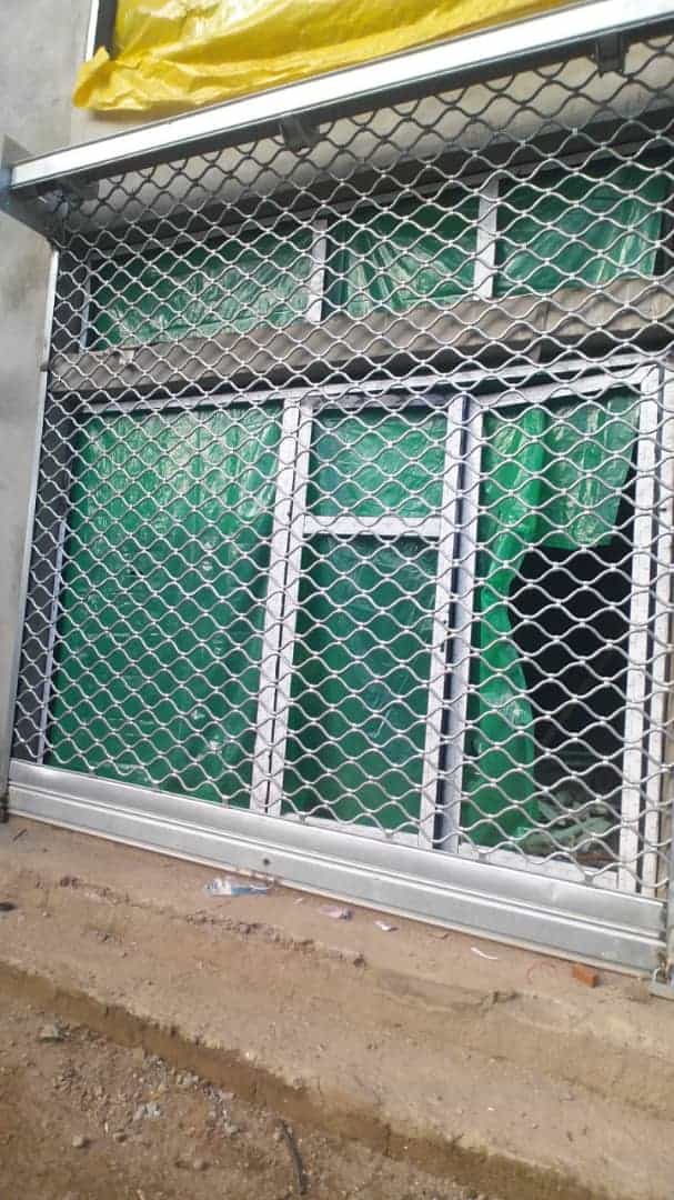 Shop to rent at Yaoundé, Mfandena, Titigarage - 70 m2 - 150 000 FCFA