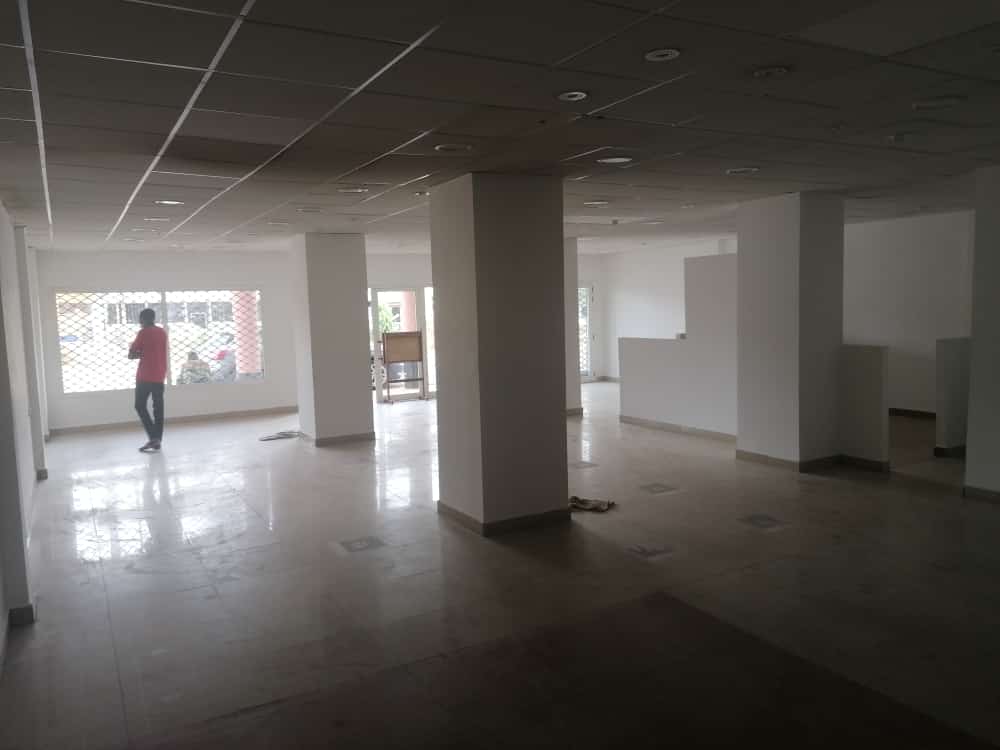 Shop to rent at Yaoundé, Bastos, Bastos centre - 230 m2 - 600 000 FCFA