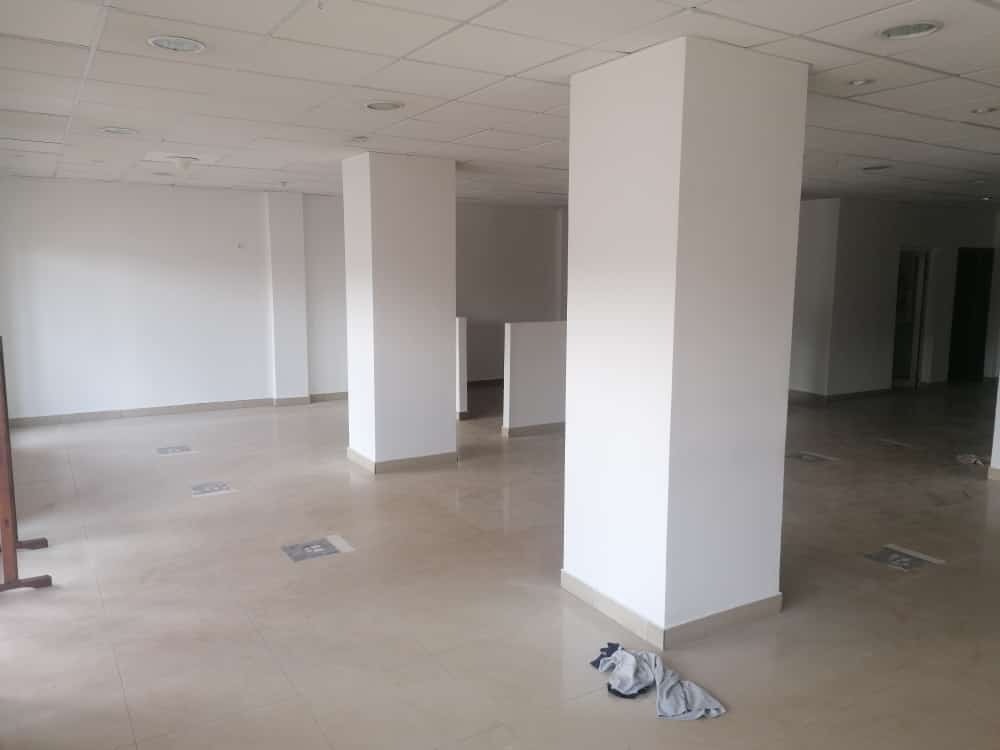 Shop to rent at Yaoundé, Bastos, Bastos centre - 230 m2 - 600 000 FCFA