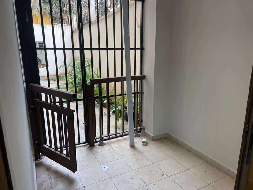Apartment to rent - Yaoundé, Bastos, Bastos centre - 1 living room(s), 3 bedroom(s), 3 bathroom(s) - 750 000 FCFA / month