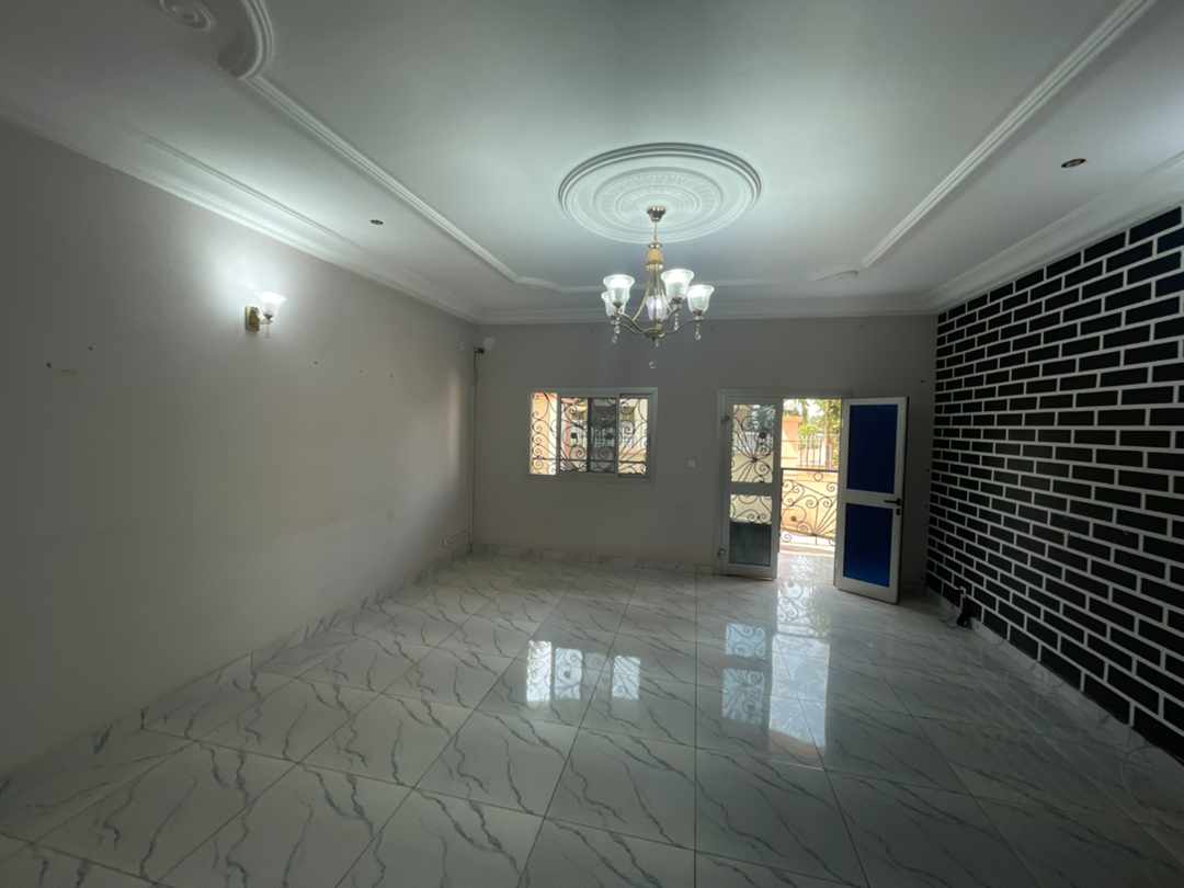 Apartment to rent - Yaoundé, Odza, Odza - 1 living room(s), 3 bedroom(s), 3 bathroom(s) - 250 000 FCFA / month