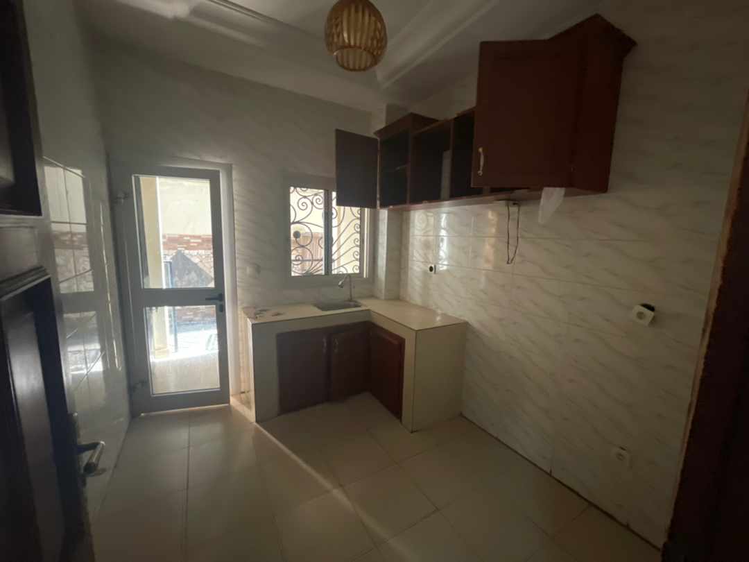 Apartment to rent - Yaoundé, Odza, Odza - 1 living room(s), 3 bedroom(s), 3 bathroom(s) - 250 000 FCFA / month