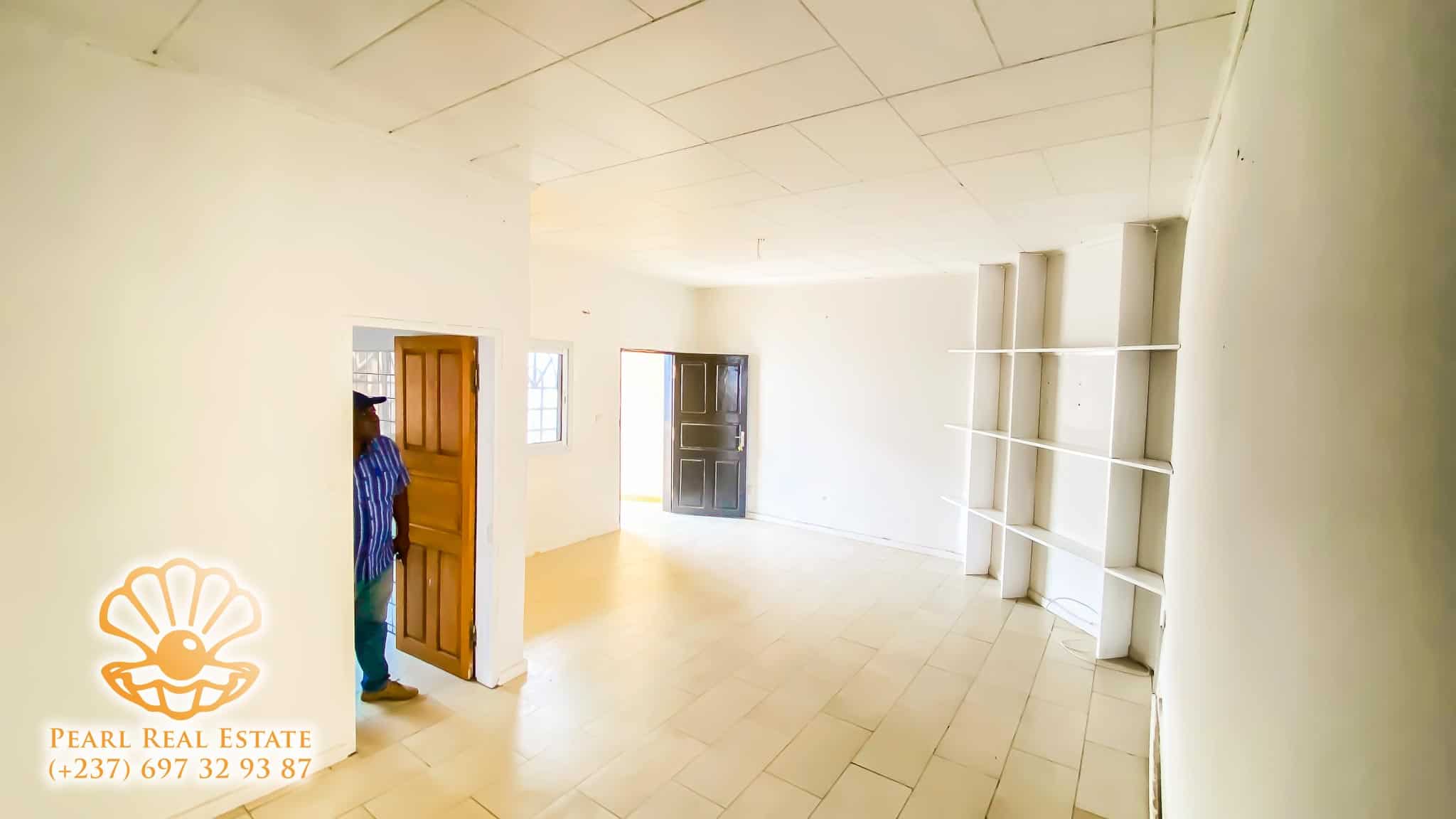 Appartement à louer - Yaoundé, Bastos, Clinique du Golf - 1 salon(s), 2 chambre(s), 1 salle(s) de bains - 250 000 FCFA / mois