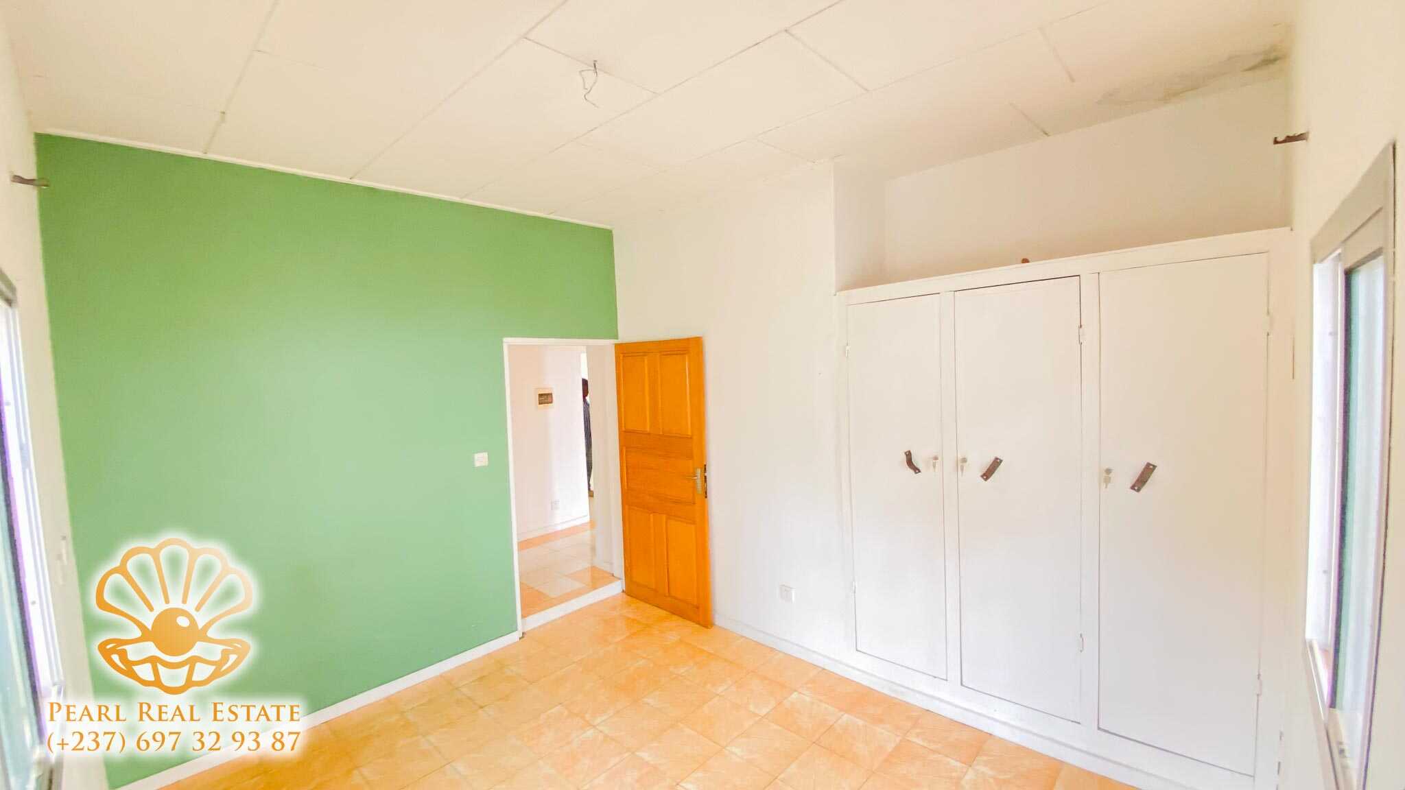 Appartement à louer - Yaoundé, Bastos, Clinique du Golf - 1 salon(s), 2 chambre(s), 1 salle(s) de bains - 250 000 FCFA / mois