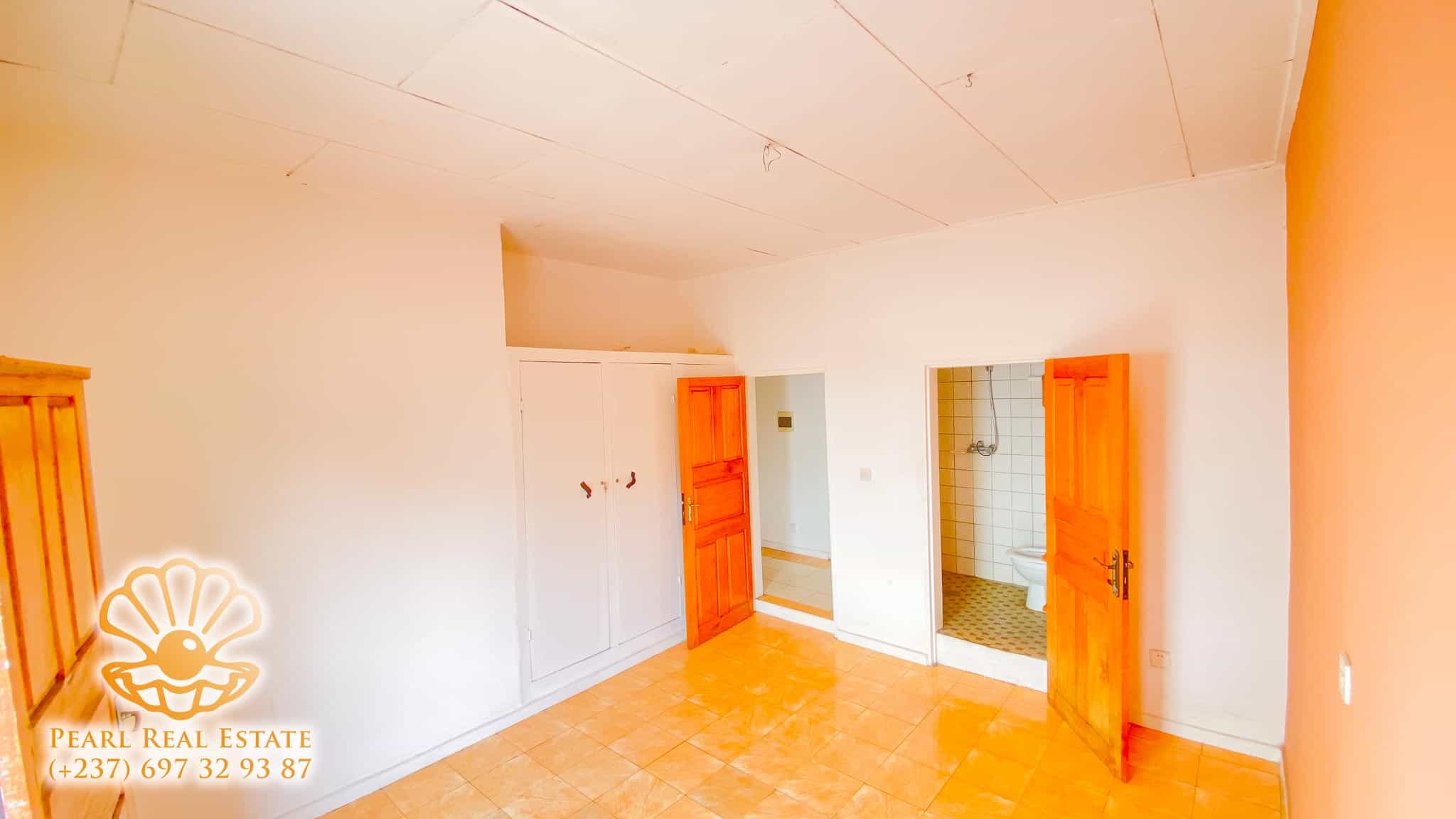 Appartement à louer - Yaoundé, Bastos, Clinique du Golf - 1 salon(s), 2 chambre(s), 1 salle(s) de bains - 250 000 FCFA / mois