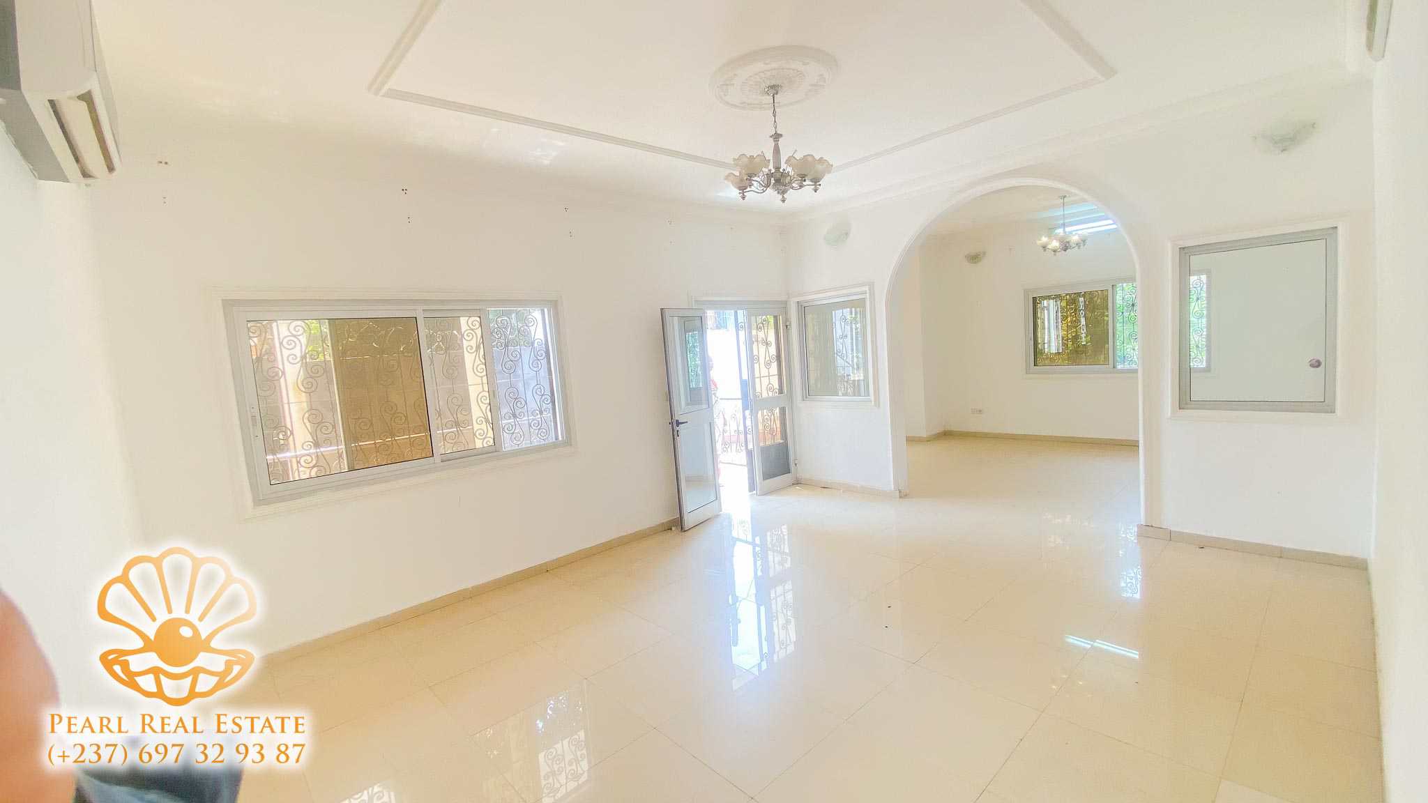 Maison (Villa) à louer - Yaoundé, Bastos, Golf - 1 salon(s), 4 chambre(s), 3 salle(s) de bains - 1 500 000 FCFA / mois