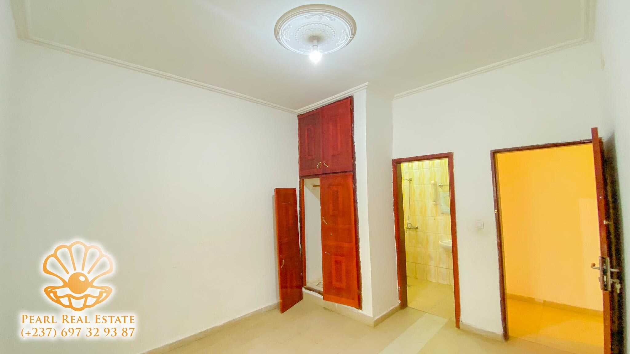 Maison (Villa) à louer - Yaoundé, Bastos, Golf - 1 salon(s), 4 chambre(s), 3 salle(s) de bains - 1 500 000 FCFA / mois