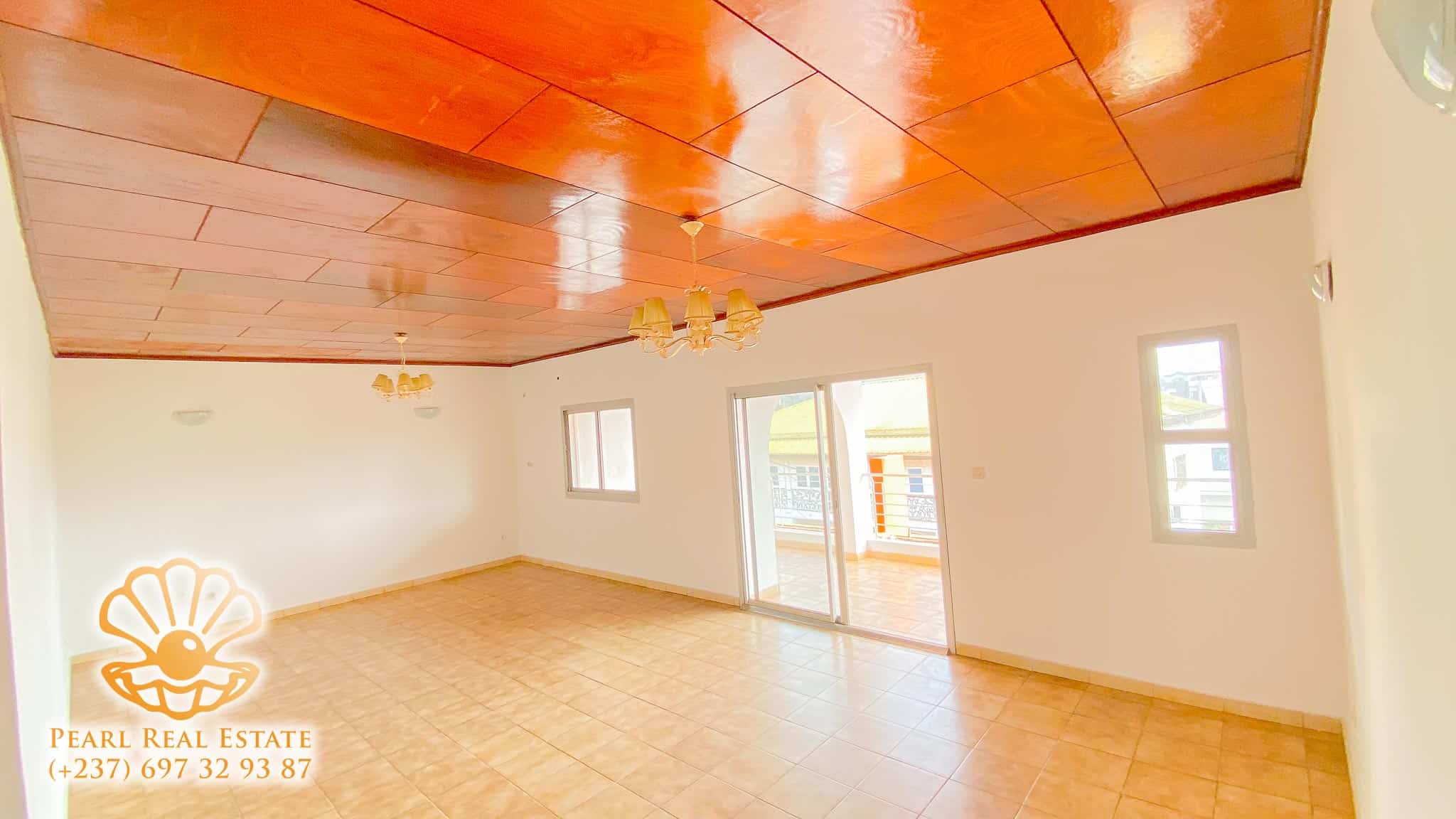 Apartment to rent - Yaoundé, Bastos, Golf - 1 living room(s), 3 bedroom(s), 2 bathroom(s) - 600 000 FCFA / month