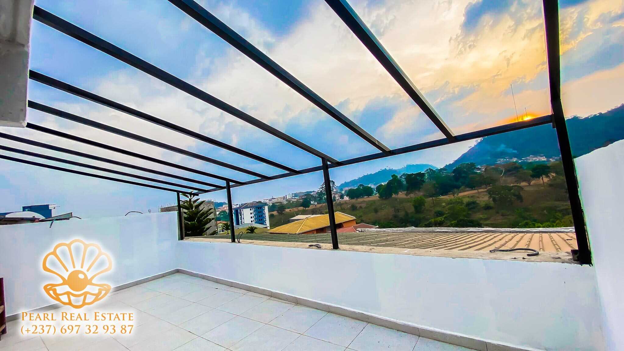 Maison (Villa) à louer - Yaoundé, Bastos, Golf - 1 salon(s), 3 chambre(s), 2 salle(s) de bains - 1 500 000 FCFA / mois