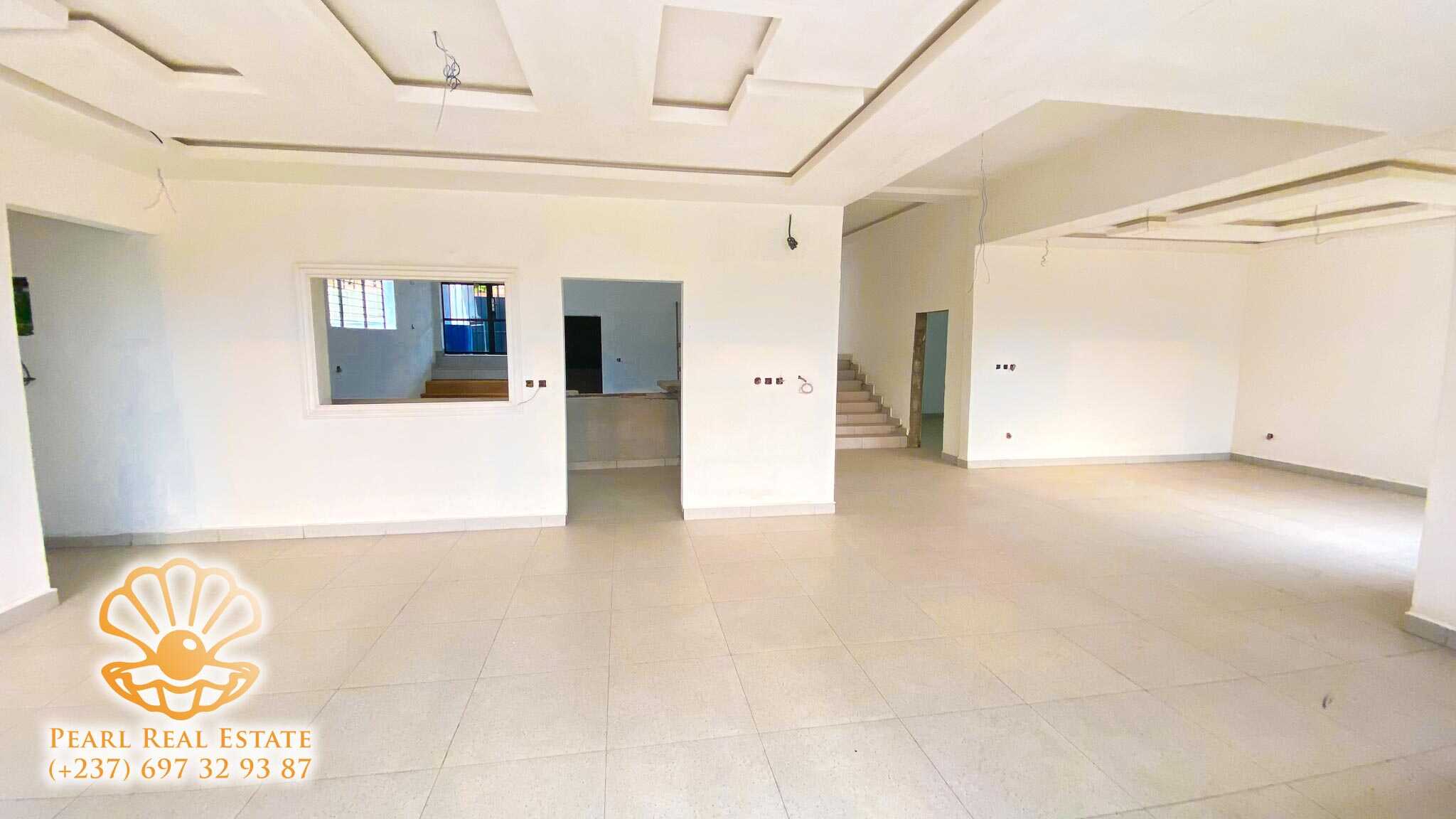 Maison (Villa) à louer - Yaoundé, Bastos, Golf - 1 salon(s), 3 chambre(s), 2 salle(s) de bains - 1 500 000 FCFA / mois