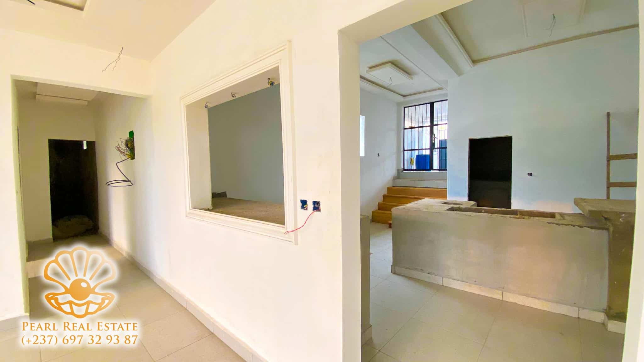 Maison (Villa) à louer - Yaoundé, Bastos, Golf - 1 salon(s), 3 chambre(s), 2 salle(s) de bains - 1 500 000 FCFA / mois