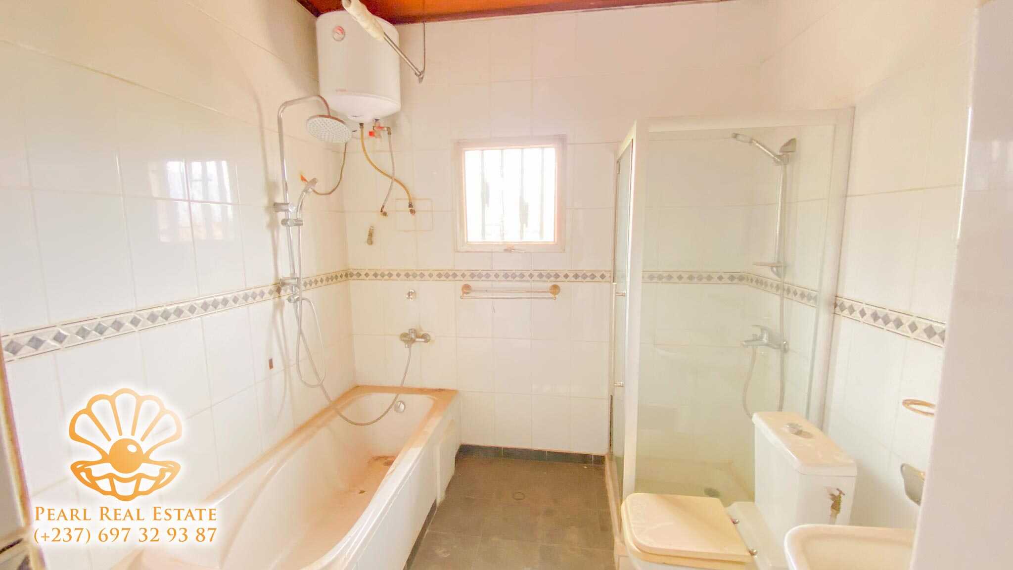 House (Villa) to rent - Yaoundé, Bastos, Ambassade de Chine - 1 living room(s), 4 bedroom(s), 3 bathroom(s) - 2 000 000 FCFA / month
