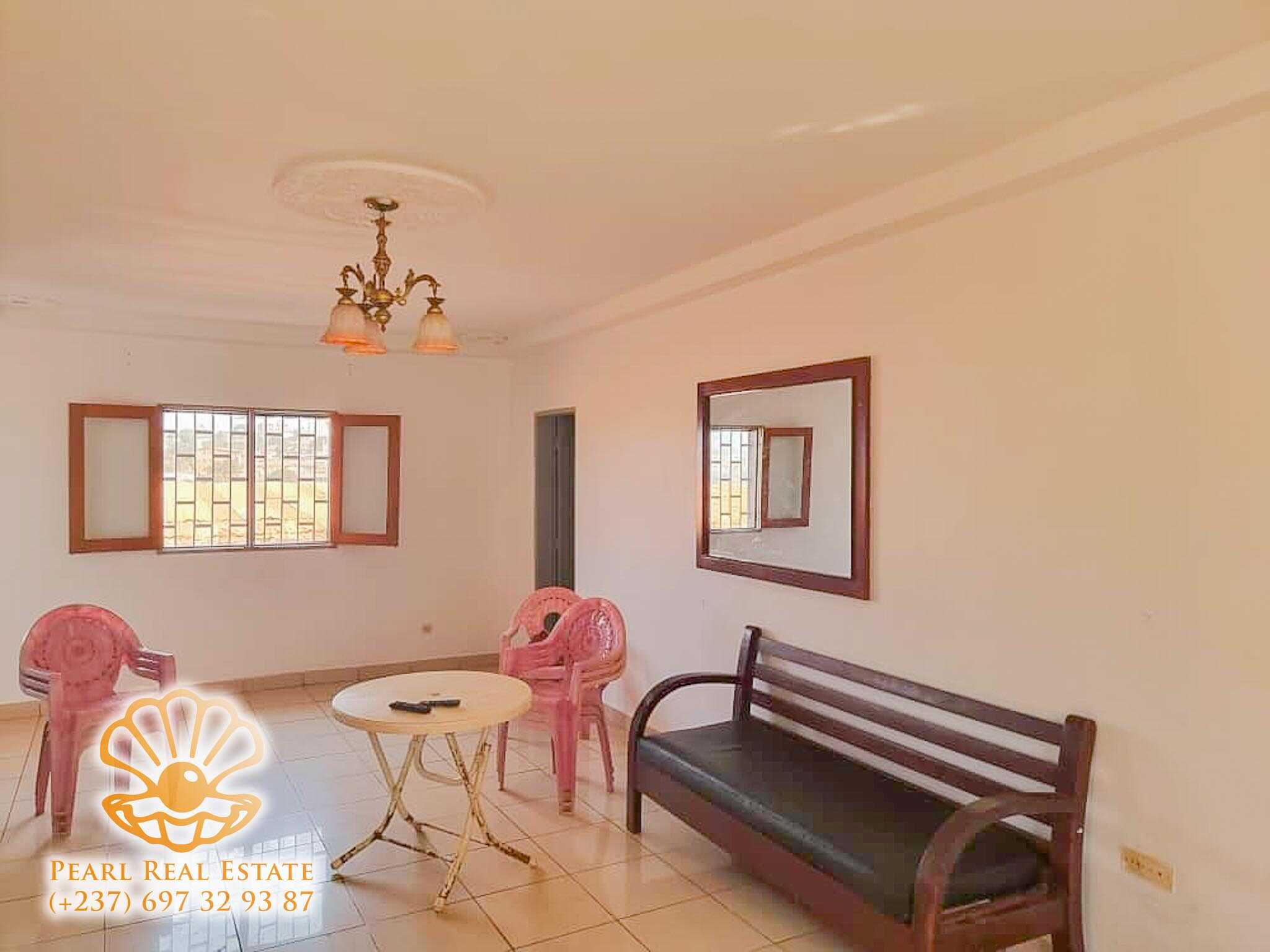 Maison (Villa) à louer - Yaoundé, Mfandena, Omnisports - 1 salon(s), 3 chambre(s), 2 salle(s) de bains - 300 000 FCFA / mois