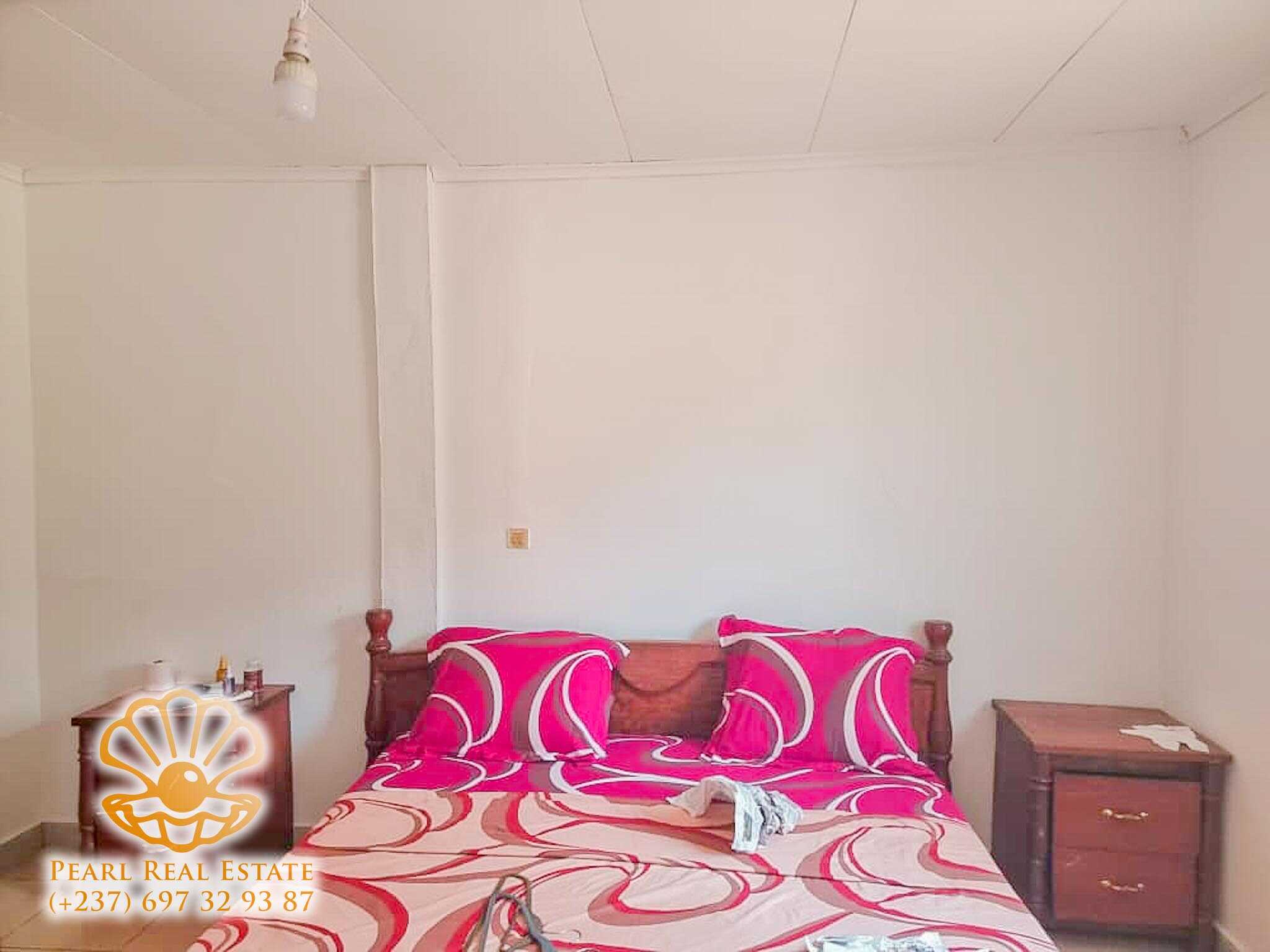 Maison (Villa) à louer - Yaoundé, Mfandena, Omnisports - 1 salon(s), 3 chambre(s), 2 salle(s) de bains - 300 000 FCFA / mois