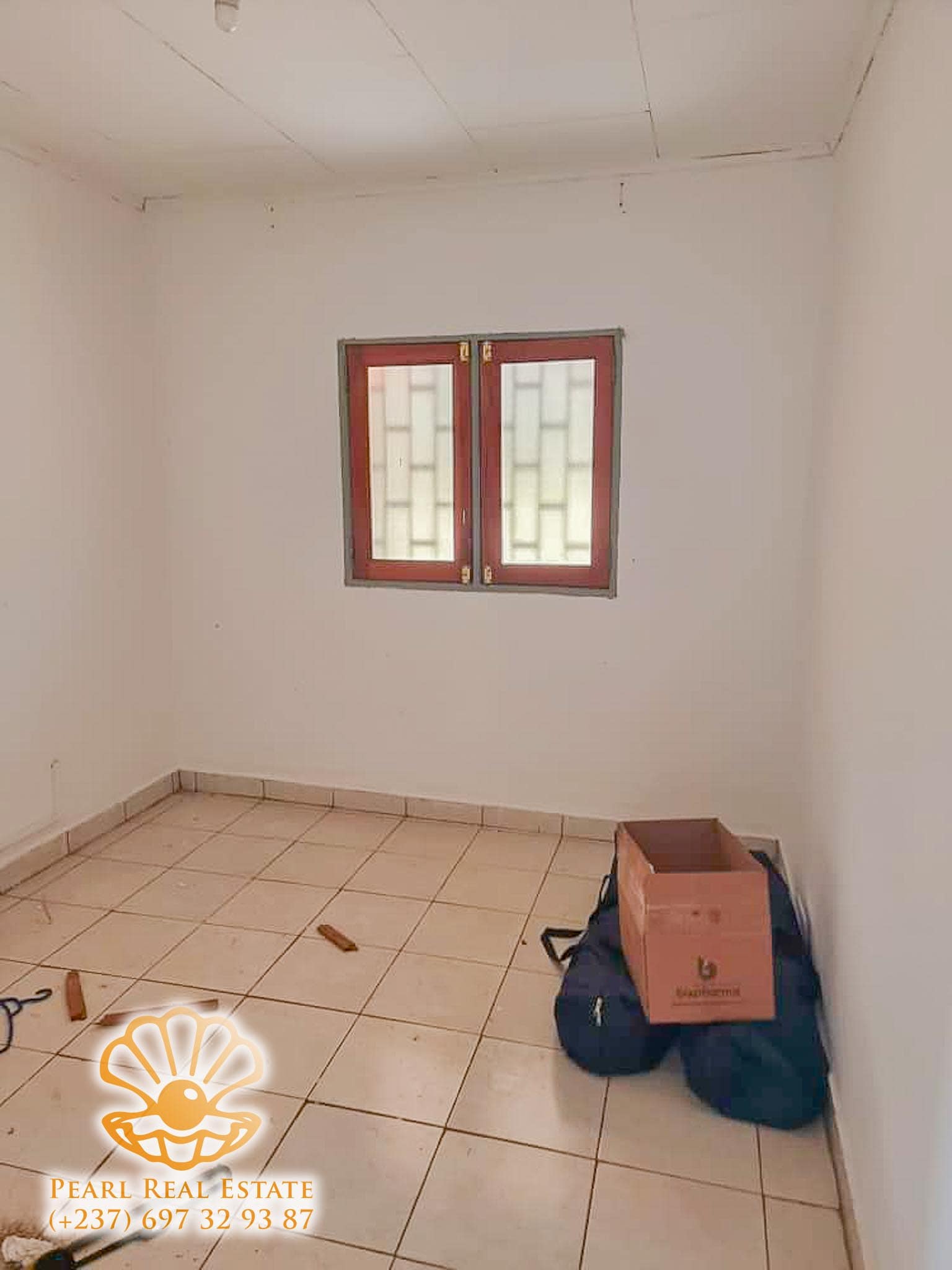 Maison (Villa) à louer - Yaoundé, Mfandena, Omnisports - 1 salon(s), 3 chambre(s), 2 salle(s) de bains - 300 000 FCFA / mois