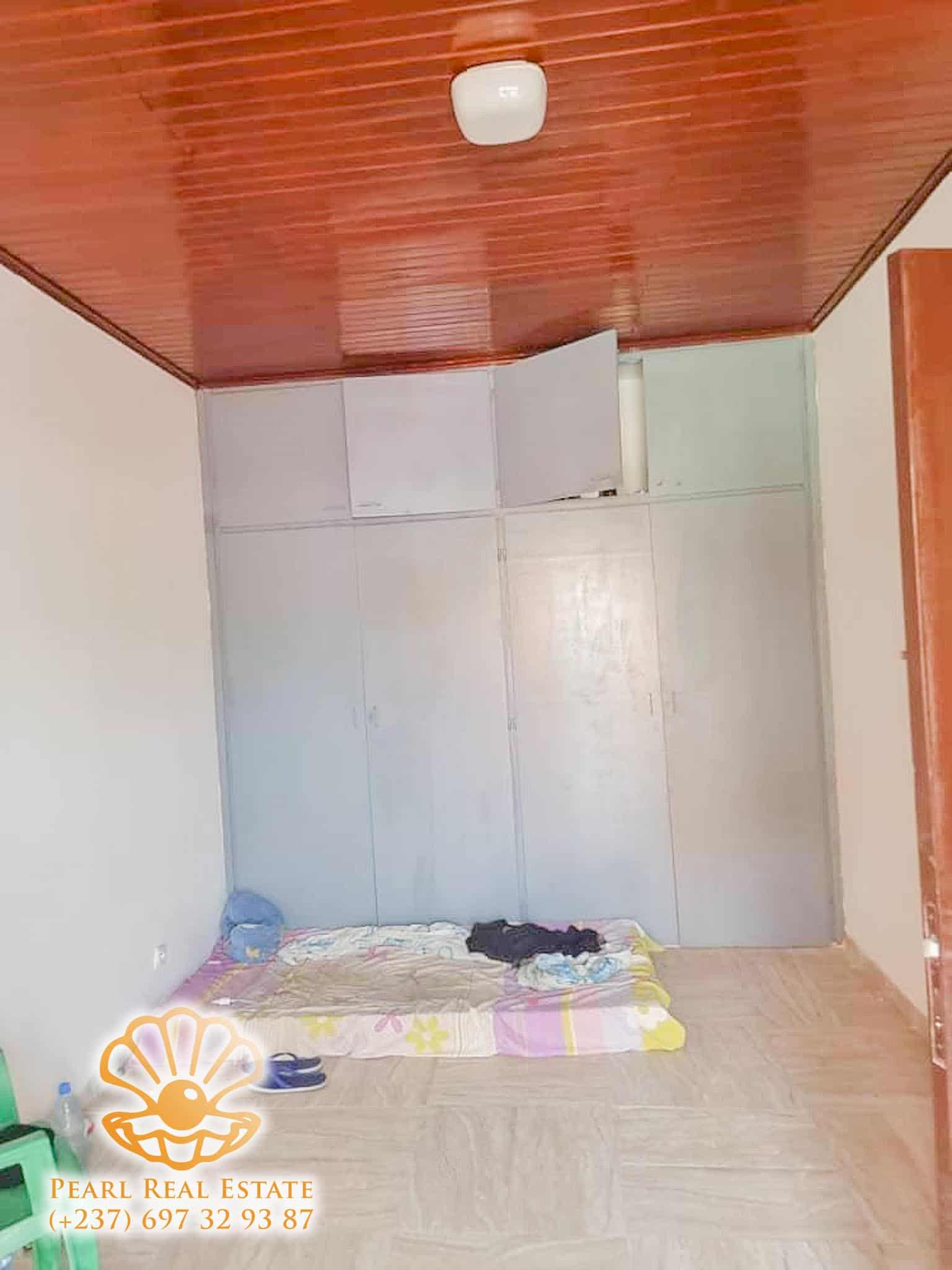 Maison (Villa) à louer - Yaoundé, Bastos, Laboratoire MEKA - 1 salon(s), 3 chambre(s), 2 salle(s) de bains - 800 000 FCFA / mois