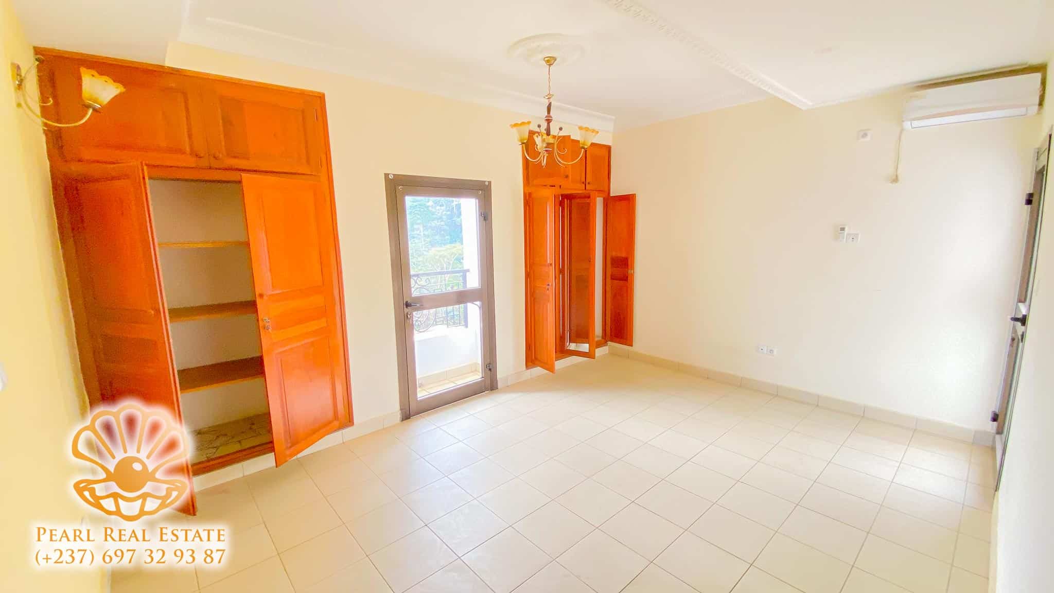 Apartment to rent - Yaoundé, Bastos, Golf présidence - 1 living room(s), 3 bedroom(s), 2 bathroom(s) - 1 300 000 FCFA / month