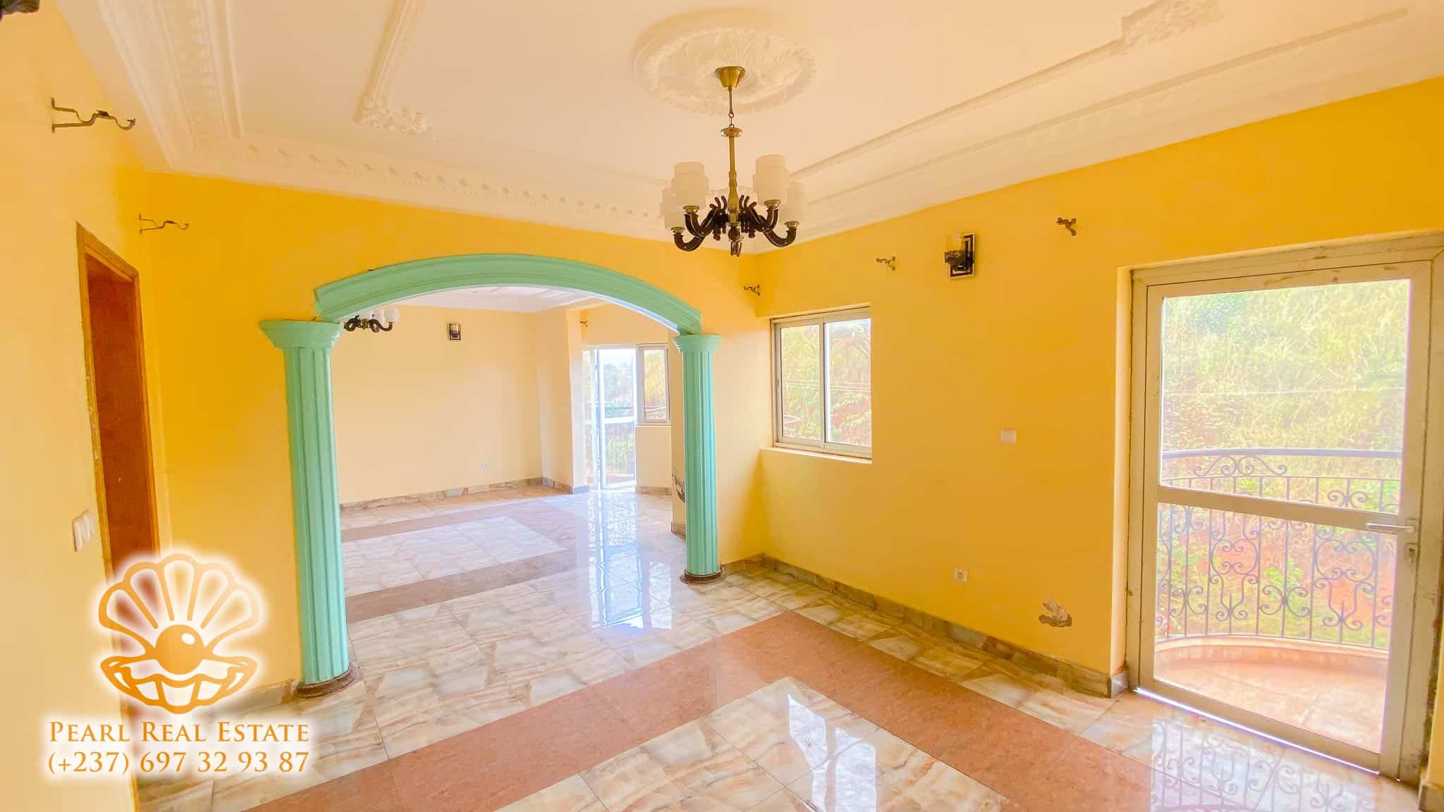 Apartment to rent - Yaoundé, Mfandena, Derrière le stade - 1 living room(s), 3 bedroom(s), 2 bathroom(s) - 350 000 FCFA / month