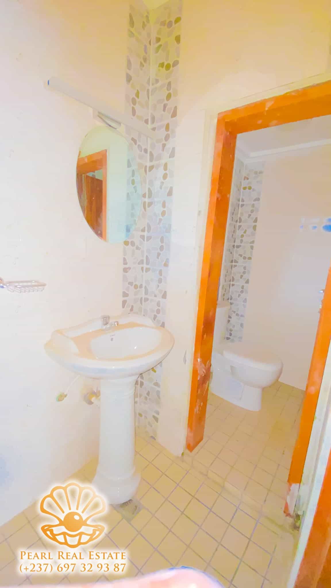 Appartement à louer - Yaoundé, Mfandena, Stade - 1 salon(s), 3 chambre(s), 2 salle(s) de bains - 550 000 FCFA / mois