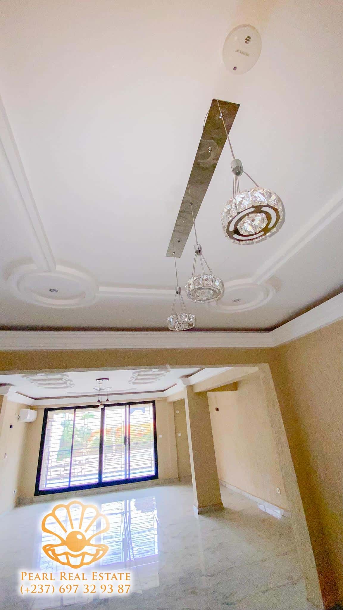 Appartement à louer - Yaoundé, Mfandena, Stade - 1 salon(s), 3 chambre(s), 2 salle(s) de bains - 550 000 FCFA / mois