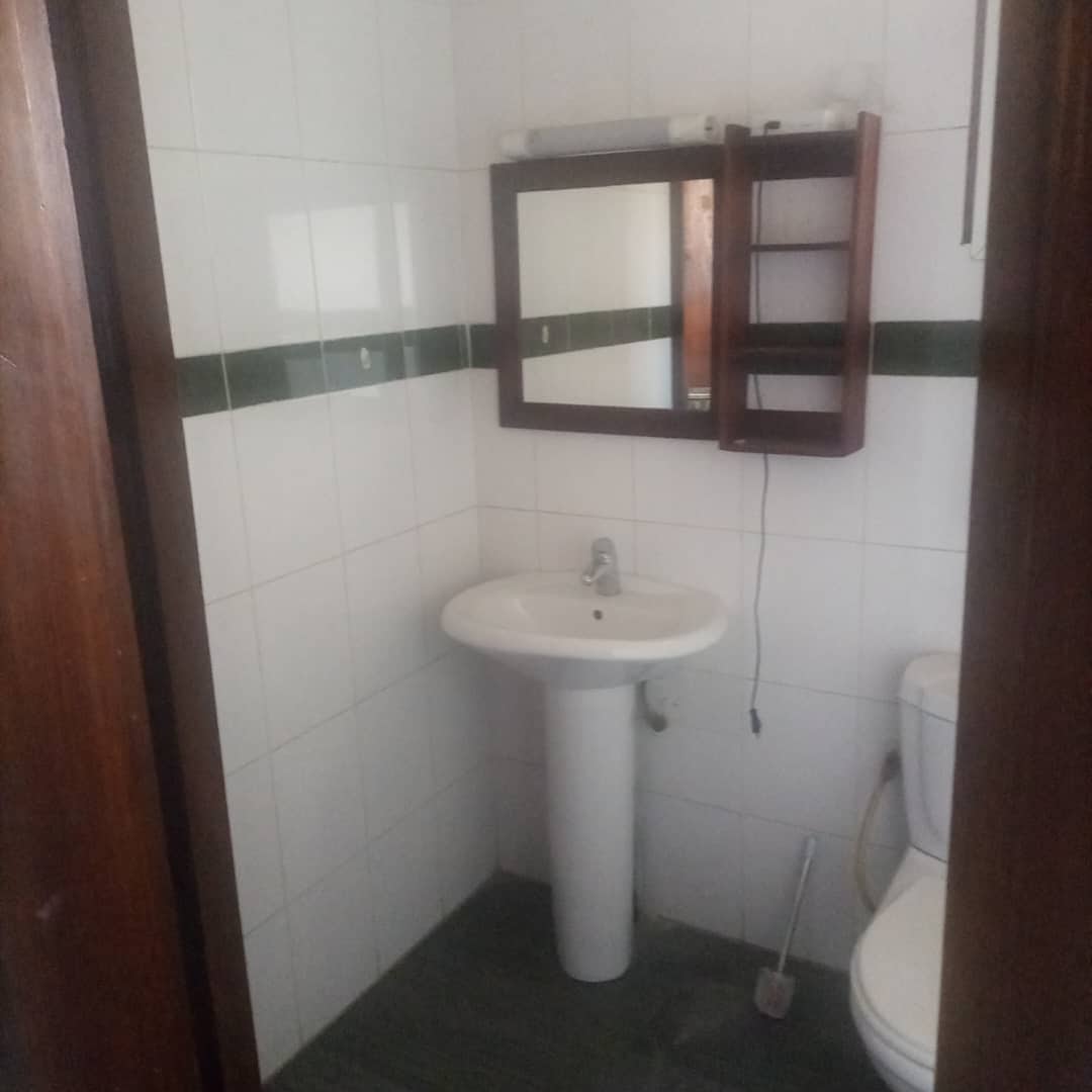 Appartement à louer - Douala, Bonapriso, Bon Bonapriso - 1 salon(s), 2 chambre(s), 1 salle(s) de bains - 700 000 FCFA / mois