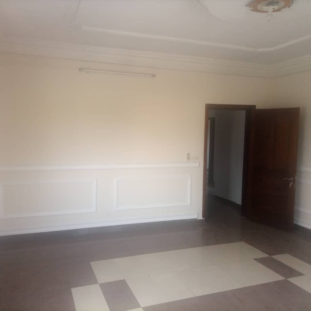 Appartement à louer - Douala, Bonapriso, Bon Bonapriso - 1 salon(s), 2 chambre(s), 1 salle(s) de bains - 700 000 FCFA / mois